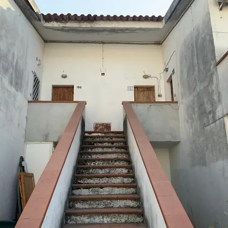 Casa Bianca Con Giardino