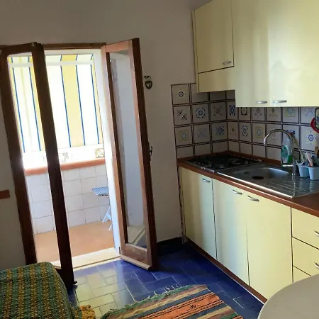 Casa Bianca Con Giardino