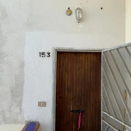 Casa Bianca Con Giardino