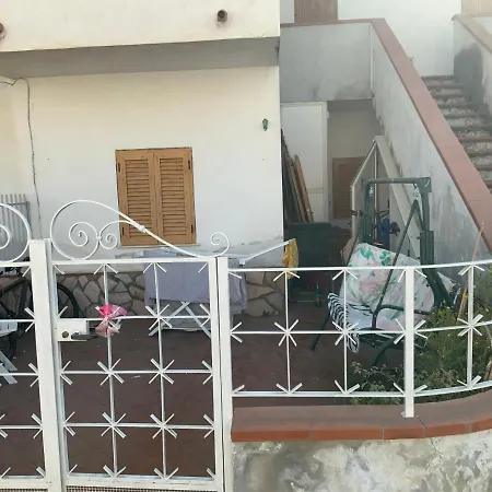 Casa Bianca Con Giardino Apartment